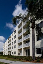 St. Giles Manor in Pinellas Park, FL - Building Photo - Building Photo