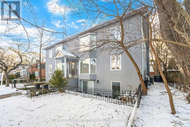 312 Reynolds St in Oakville, ON - Building Photo - Building Photo