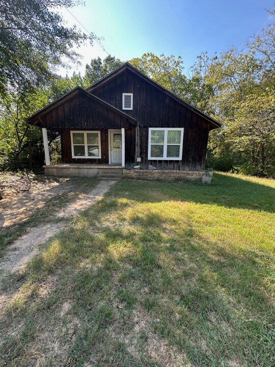 512 Polk St in Gilmer, TX - Building Photo