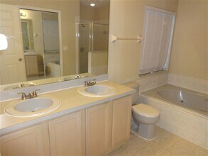 1211 Walnut Grove Way in Rockledge, FL - Foto de edificio - Building Photo