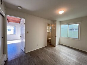 1424 Ocean Ave-Unit -B in Seal Beach, CA - Building Photo - Building Photo