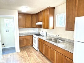 2103 103rd Ave in Oakland, CA - Building Photo