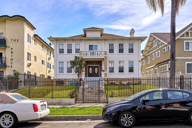 1214 S Norton Ave in Los Angeles, CA - Foto de edificio - Building Photo