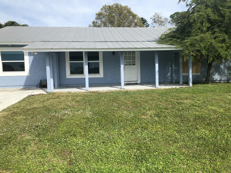 1415 SW Ulmus Pl in Palm City, FL - Building Photo