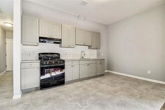 585 Bramhall Ave in Jersey City, NJ - Building Photo - Building Photo