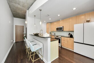 5925 Almeda Rd in Houston, TX - Building Photo - Building Photo