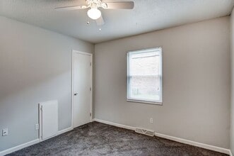 509 Green Valley Dr in Mount Vernon, IN - Building Photo - Building Photo