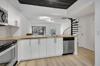 519 NE 38th St in Miami, FL - Building Photo - Building Photo