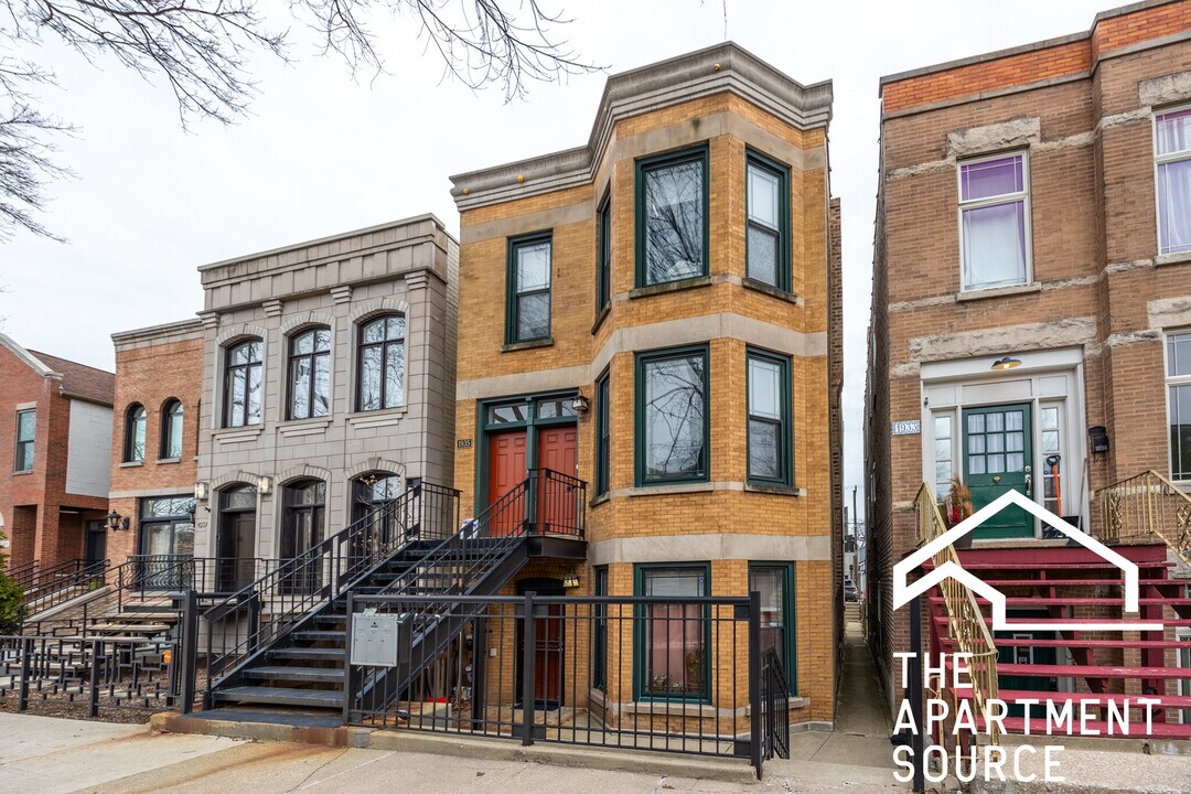 1935 N Wood St, Unit 2 in Chicago, IL - Foto de edificio