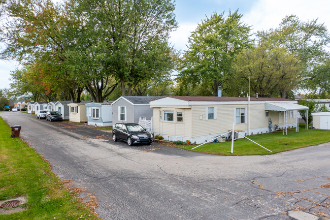 Shamrock Mobile Home Village in Monroe, MI - Building Photo - Building Photo