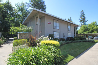 River Cove Apartments in Sacramento, CA - Building Photo - Building Photo