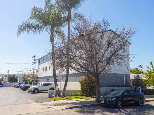 12120 W La Maida St in North Hollywood, CA - Building Photo - Building Photo