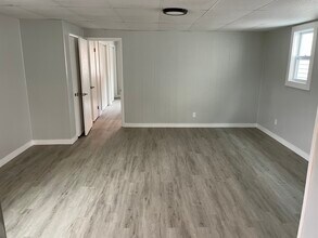 628 4th Ave, Unit Apt 1 in New Kensington, PA - Foto de edificio - Building Photo