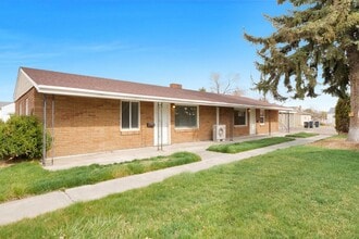 1131-1133 W Ivy Ave in Moses Lake, WA - Building Photo - Building Photo