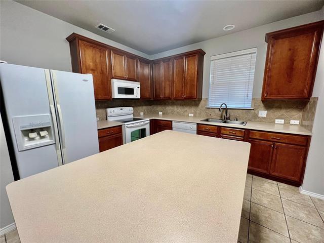 3216 Versante Dr in Bedford, TX - Foto de edificio - Building Photo