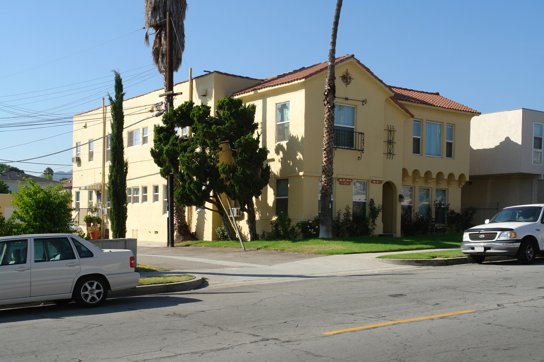 Bungalow Courts Apartments in Burbank, CA - Foto de edificio