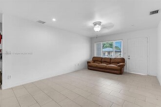 1282 NW 55th Terrace in Miami, FL - Building Photo - Building Photo