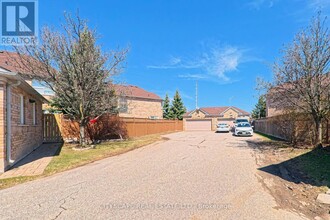 3218 Britannia Rd W in Mississauga, ON - Building Photo - Building Photo
