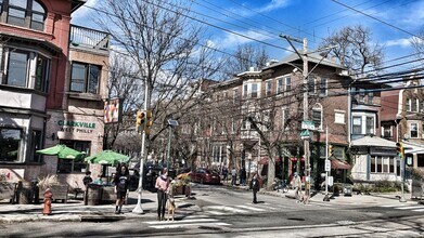 322 S 42nd St, Unit 2 in Philadelphia, PA - Foto de edificio - Building Photo