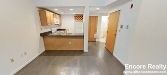 20 Queensberry St in Boston, MA - Building Photo