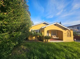 133 N Tassajara Dr in San Luis Obispo, CA - Building Photo