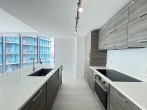 650 NE 32nd St, Unit # 4301 in Miami, FL - Building Photo - Building Photo