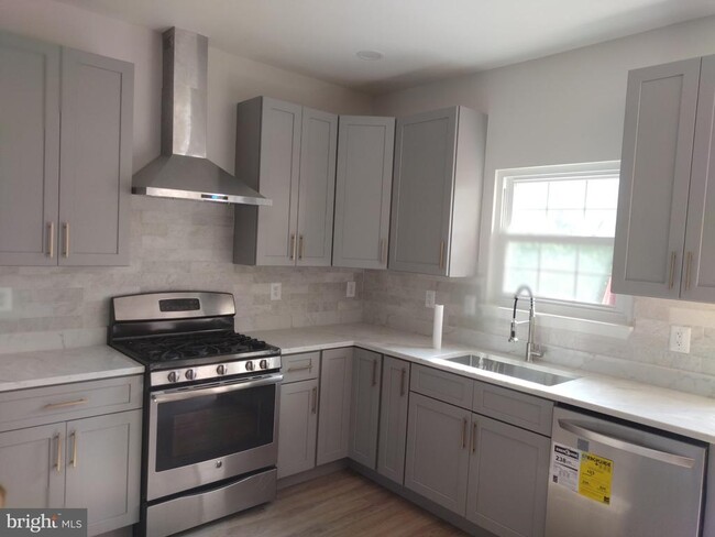 10803 Piney Pond Dr in Great Falls, VA - Building Photo - Building Photo
