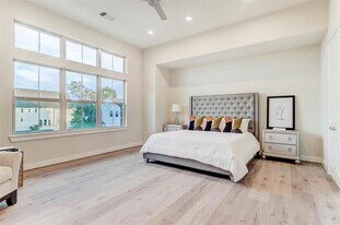 5234 Schuler St in Houston, TX - Building Photo