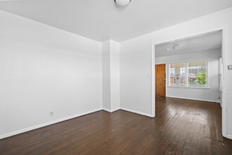 220 Rose Ave in Los Angeles, CA - Foto de edificio - Building Photo