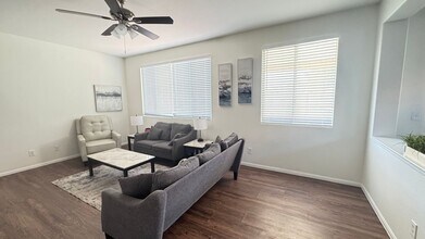 9924 Oriole Crest Ct in Las Vegas, NV - Foto de edificio - Building Photo