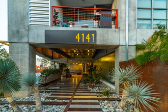 Element in Marina Del Rey, CA - Foto de edificio - Building Photo