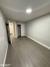 140-71 Burden Crescent in Queens, NY - Foto de edificio - Building Photo