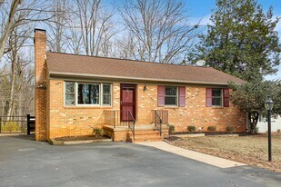 4194 Dickerson Rd in Charlottesville, VA - Building Photo