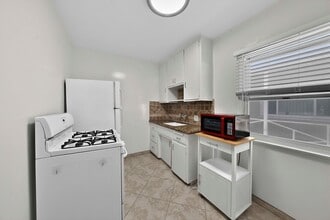 75 Glendora Ave in Long Beach, CA - Building Photo - Building Photo