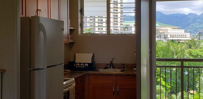 1684 Ala Moana Blvd in Honolulu, HI - Building Photo - Building Photo