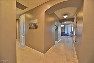 2090 W First St in Ft. Myers, FL - Building Photo - Building Photo