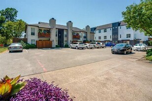 1503 N Garrett Ave in Dallas, TX - Building Photo