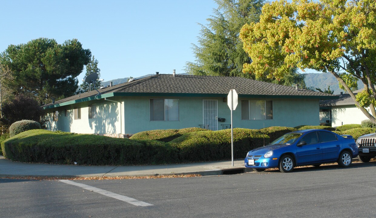 810 El Cerrito Way in Gilroy, CA - Building Photo