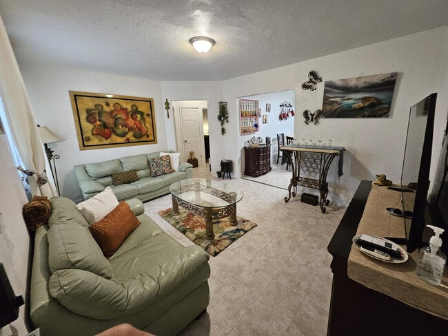 680 SW 7th Ave in Miami, FL - Building Photo - Building Photo