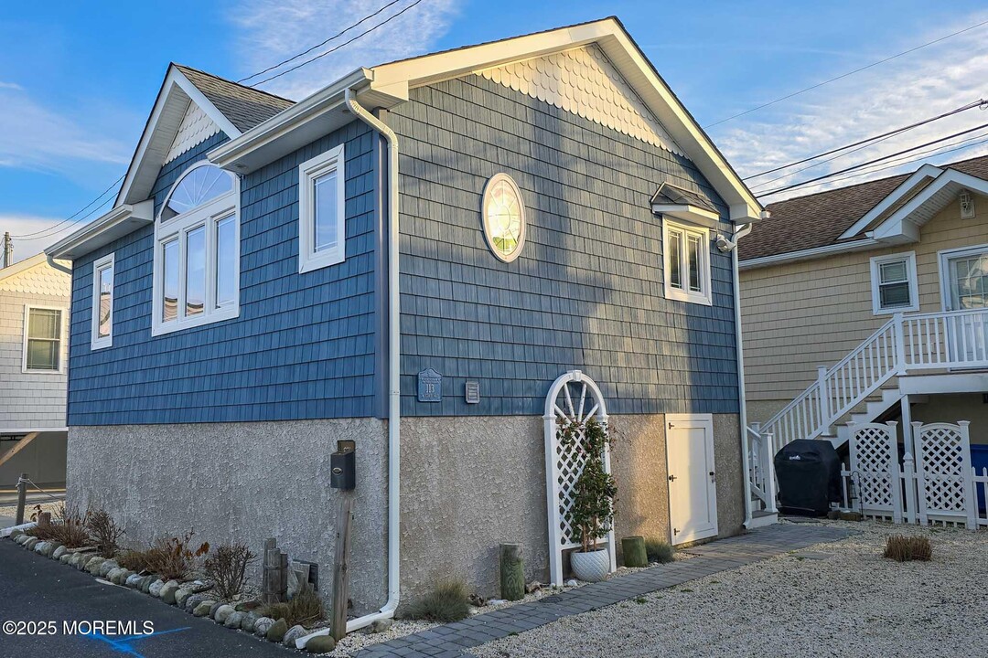 113 W Cove Way in Lavallette, NJ - Building Photo