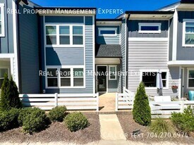 1276 Brawley School Rd in Mooresville, NC - Building Photo