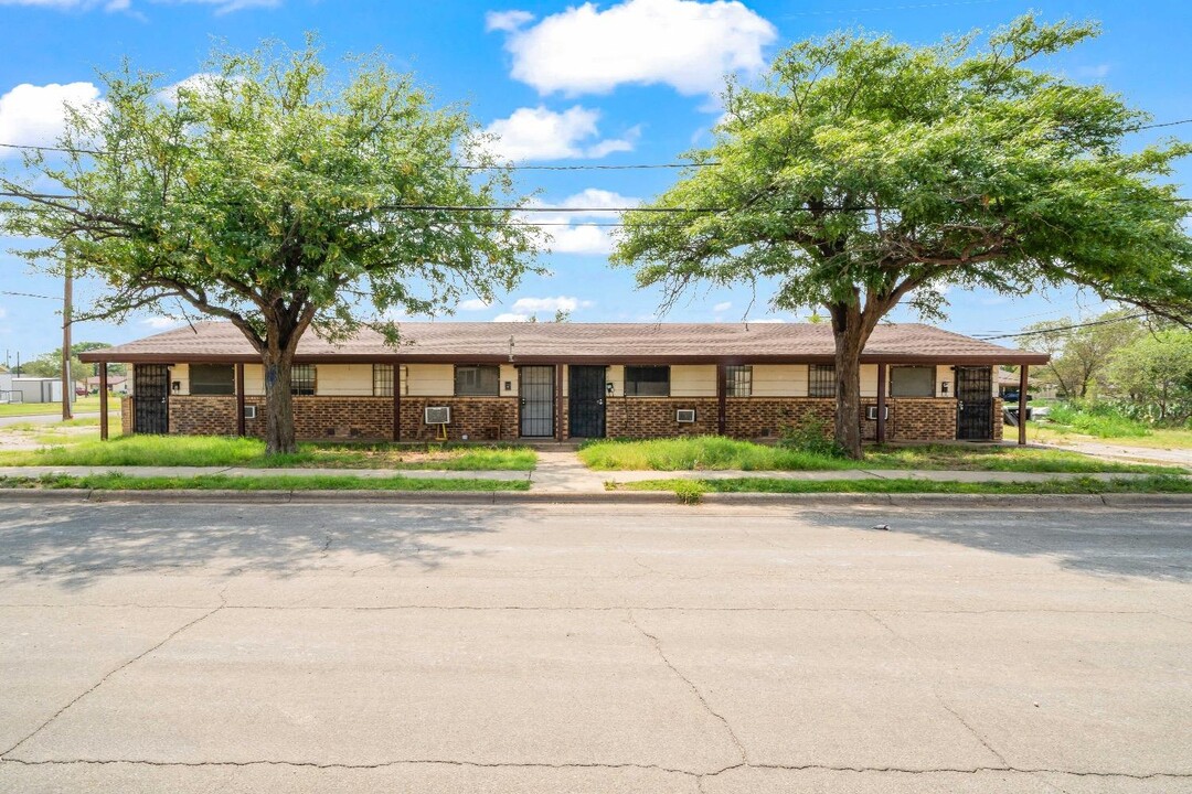 1102 42nd St in Lubbock, TX - Foto de edificio