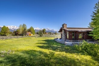 8225 N Spring Gulch Rd in Jackson, WY - Building Photo - Building Photo