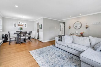 376 Folino Dr in Bridgeport, CT - Building Photo - Building Photo