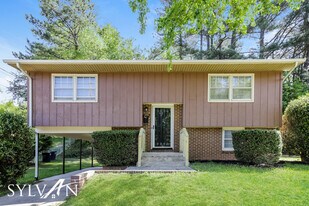 1351 W Sedgefield Dr