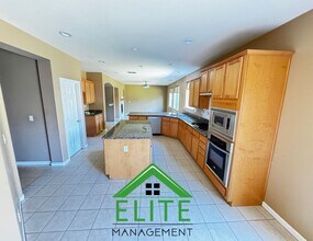 2297 Lockton Dr in Roseville, CA - Building Photo - Building Photo