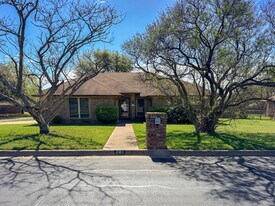 701 Daniels Dr in Crowley, TX - Building Photo