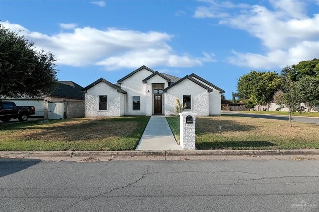 4000 W Hackberry Ave in McAllen, TX - Building Photo - Building Photo
