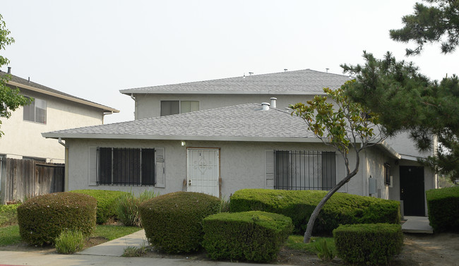 1608 Sycamore Dr in Antioch, CA - Building Photo - Building Photo