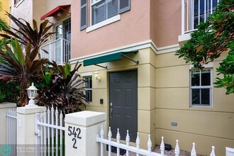 542 NE 7th Ave in Fort Lauderdale, FL - Building Photo - Building Photo